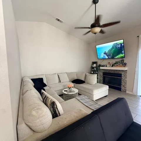 $299,900 | 1338 East Castlecrest Avenue, Visalia, CA 93292