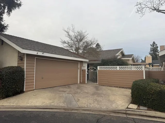 $299,900 | 1338 East Castlecrest Avenue, Visalia, CA 93292