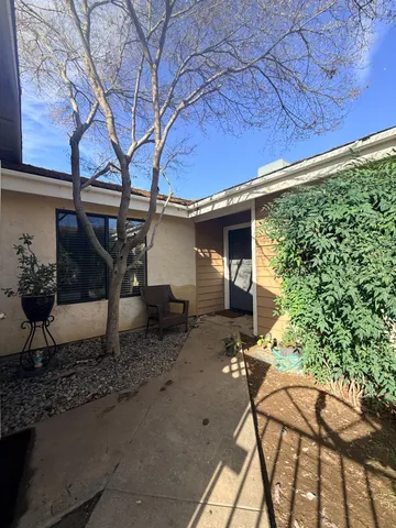 $299,900 | 1338 East Castlecrest Avenue, Visalia, CA 93292