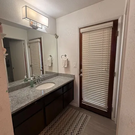 $284,900 | 1338 East Castlecrest Avenue, Visalia, CA 93292