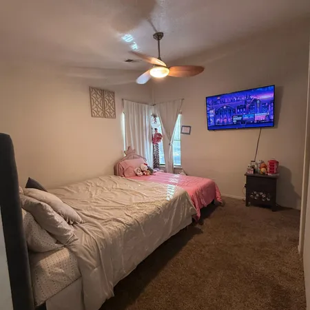 $284,900 | 1338 East Castlecrest Avenue, Visalia, CA 93292