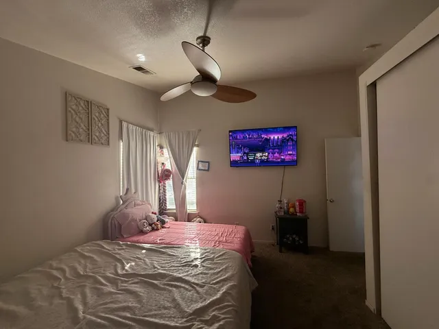 $299,900 | 1338 East Castlecrest Avenue, Visalia, CA 93292