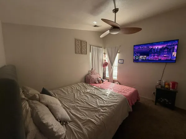 $284,900 | 1338 East Castlecrest Avenue, Visalia, CA 93292