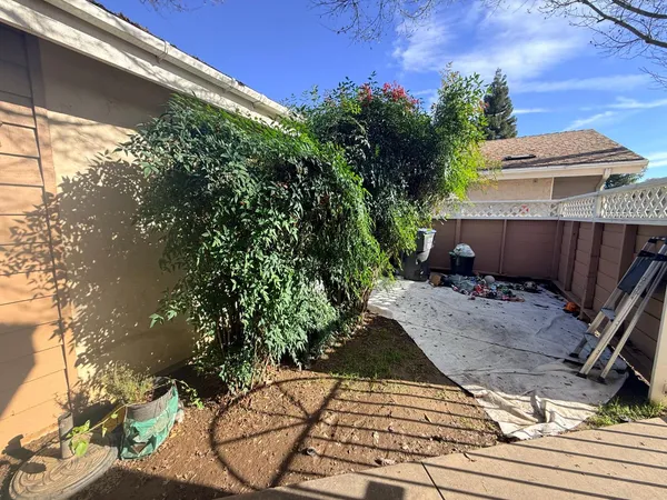 $284,900 | 1338 East Castlecrest Avenue, Visalia, CA 93292