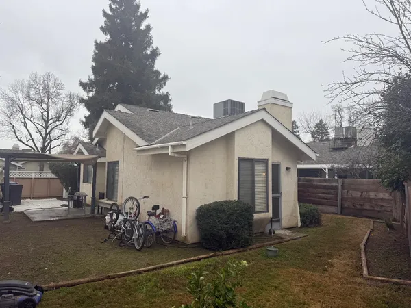 $284,900 | 1338 East Castlecrest Avenue, Visalia, CA 93292