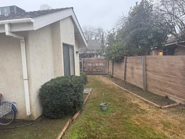 $284,900 | 1338 East Castlecrest Avenue, Visalia, CA 93292