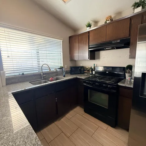 $299,900 | 1338 East Castlecrest Avenue, Visalia, CA 93292