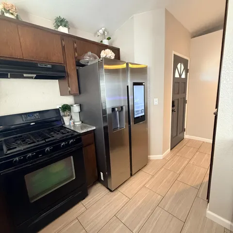 $299,900 | 1338 East Castlecrest Avenue, Visalia, CA 93292