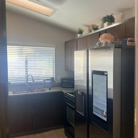 $299,900 | 1338 East Castlecrest Avenue, Visalia, CA 93292