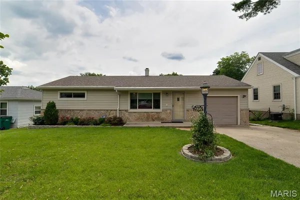 $394,900 | 422 Barron Lane, Webster Groves, MO 63119