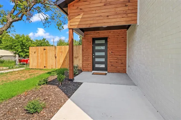 $1,700 | 1905 Gordon Street, Greenville, TX 75401