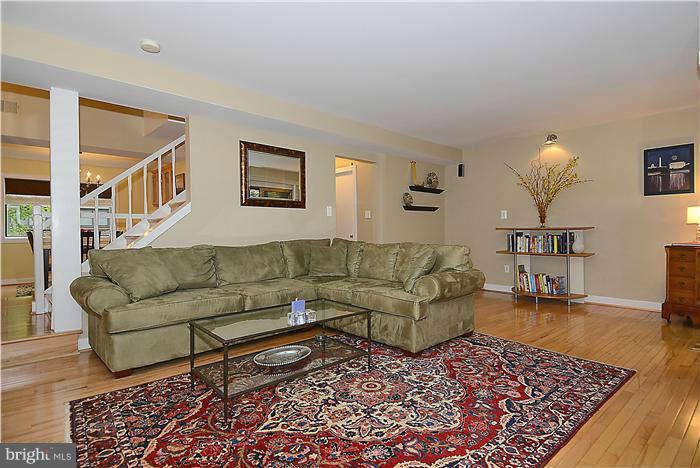 2010 Winged Foot Court Reston, VA 20191 - Photo 11 of 30 Living Room