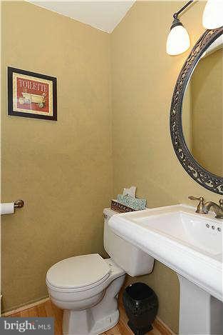 2010 Winged Foot Court Reston, VA 20191 - Photo 13 of 30 ML Powder Room
