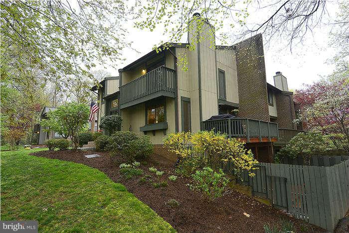 2010 Winged Foot Court Reston, VA 20191 - Photo 3 of 30 Exterior (Rear)
