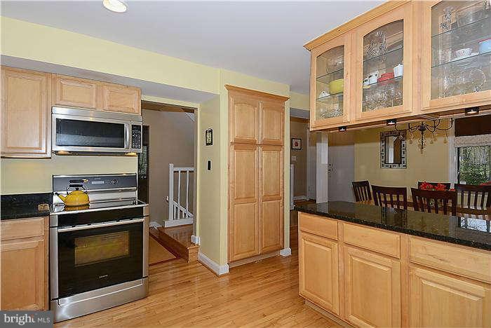 2010 Winged Foot Court Reston, VA 20191 - Photo 5 of 30 Kitchen