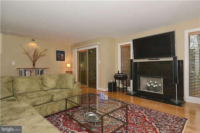 2010 Winged Foot Court Reston, VA 20191 - Photo 10 of 30 Living Room