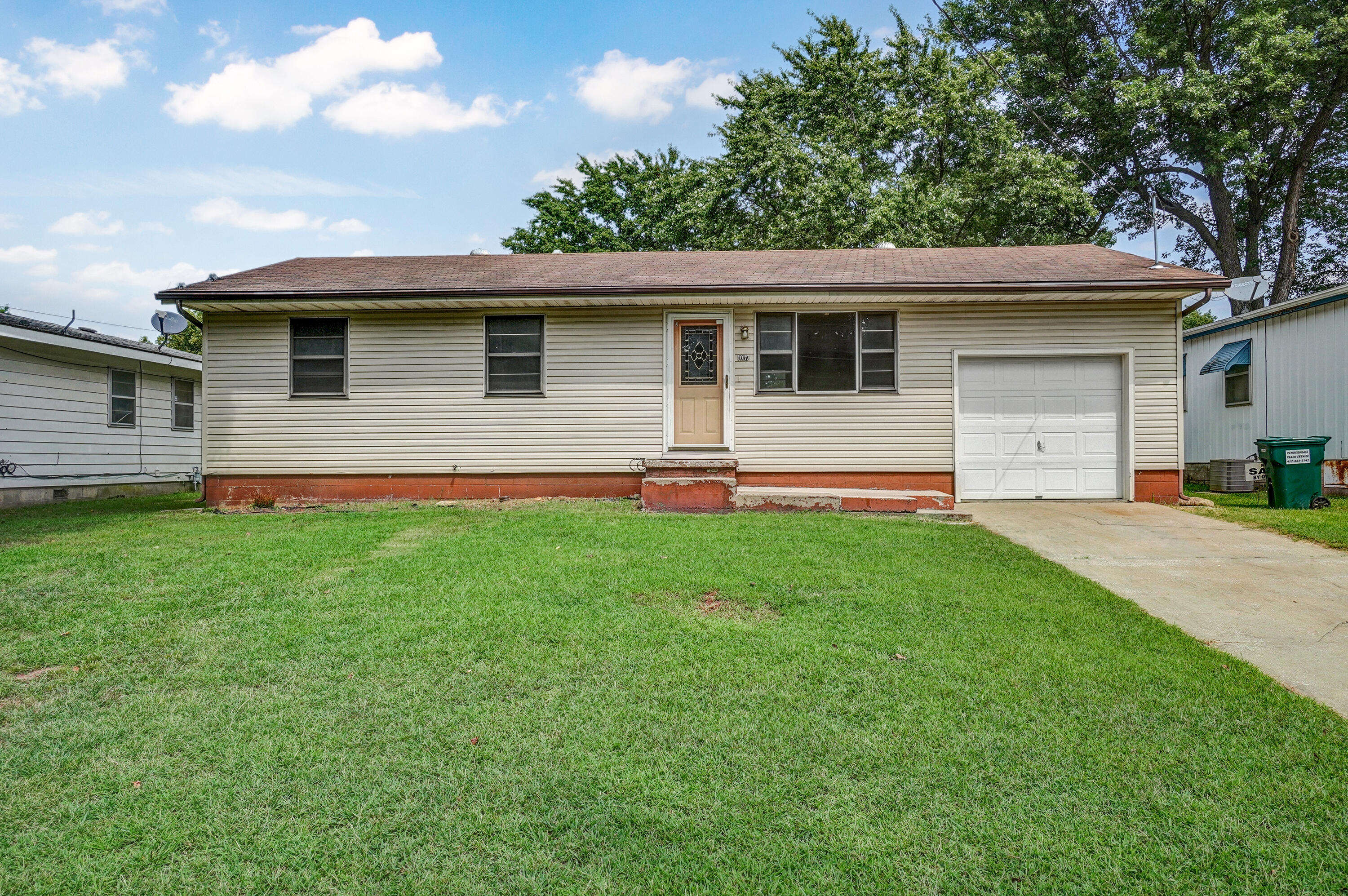 1037 East Mcclernon Street Springfield, MO 65803 - Photo 1 of 1 DSC00004_5_6