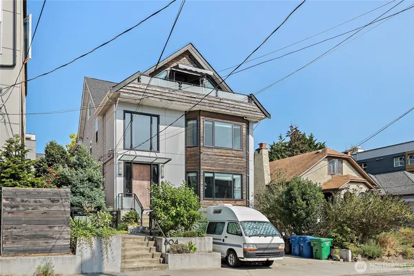 $2,600 | 804 North Motor Place, Unit A, Seattle, WA 98103