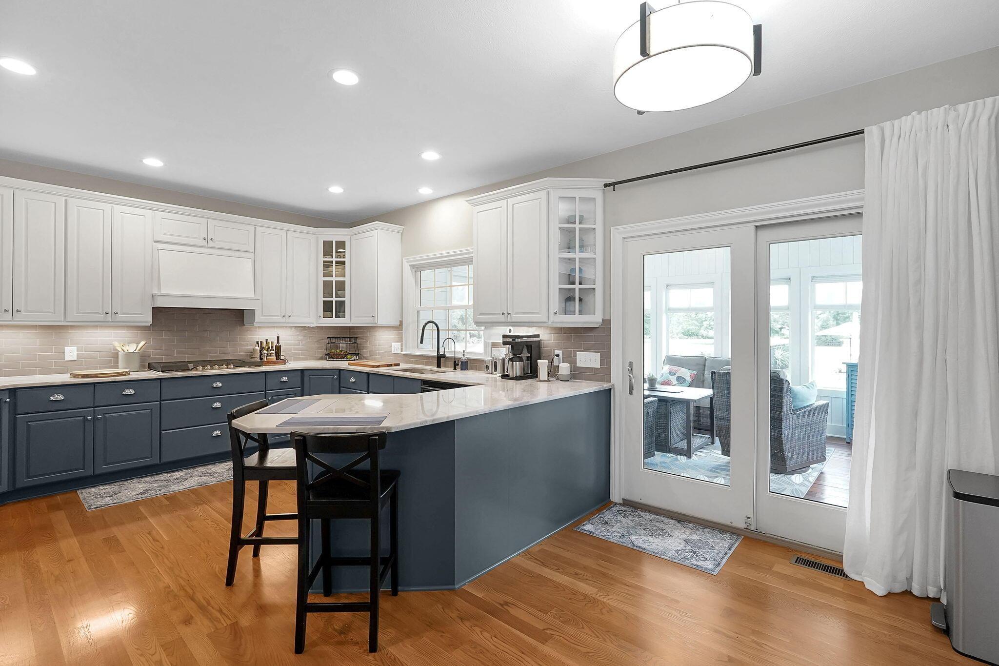 7525 Hayden Run Road Hilliard, OH 43026 - Photo 18 of 73 Eating Space & Kitchen
