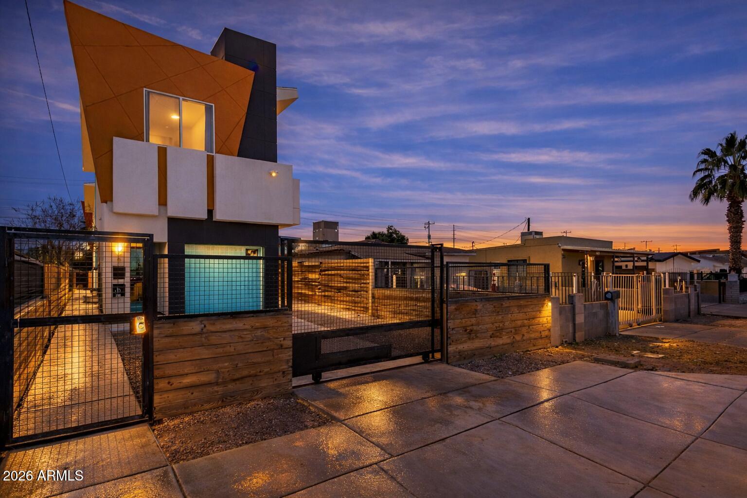 1933 East Monroe Street Phoenix, AZ 85034 - Photo 3 of 18 a view of a terrace with chairs
