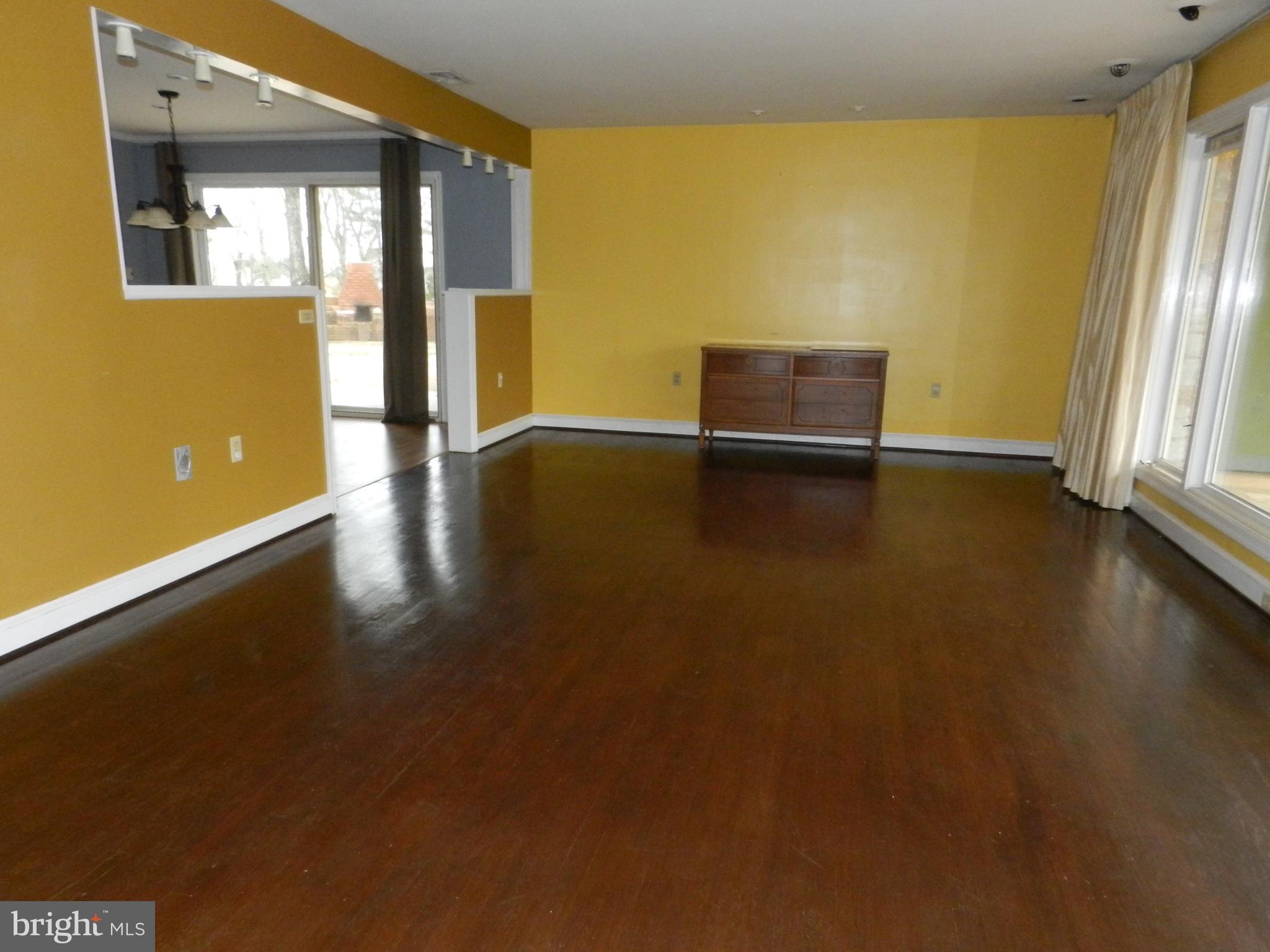 11439 Fox Hill Road Culpeper, VA 22701 - Photo 3 of 25 Living room