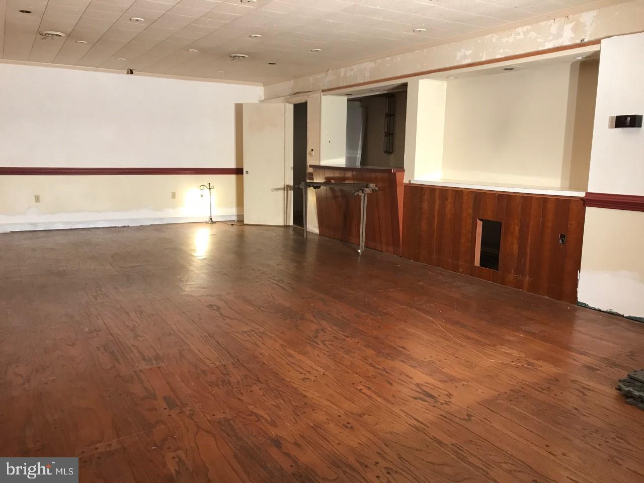 11439 Fox Hill Road Culpeper, VA 22701 - Photo 22 of 25 Rec Room with bar