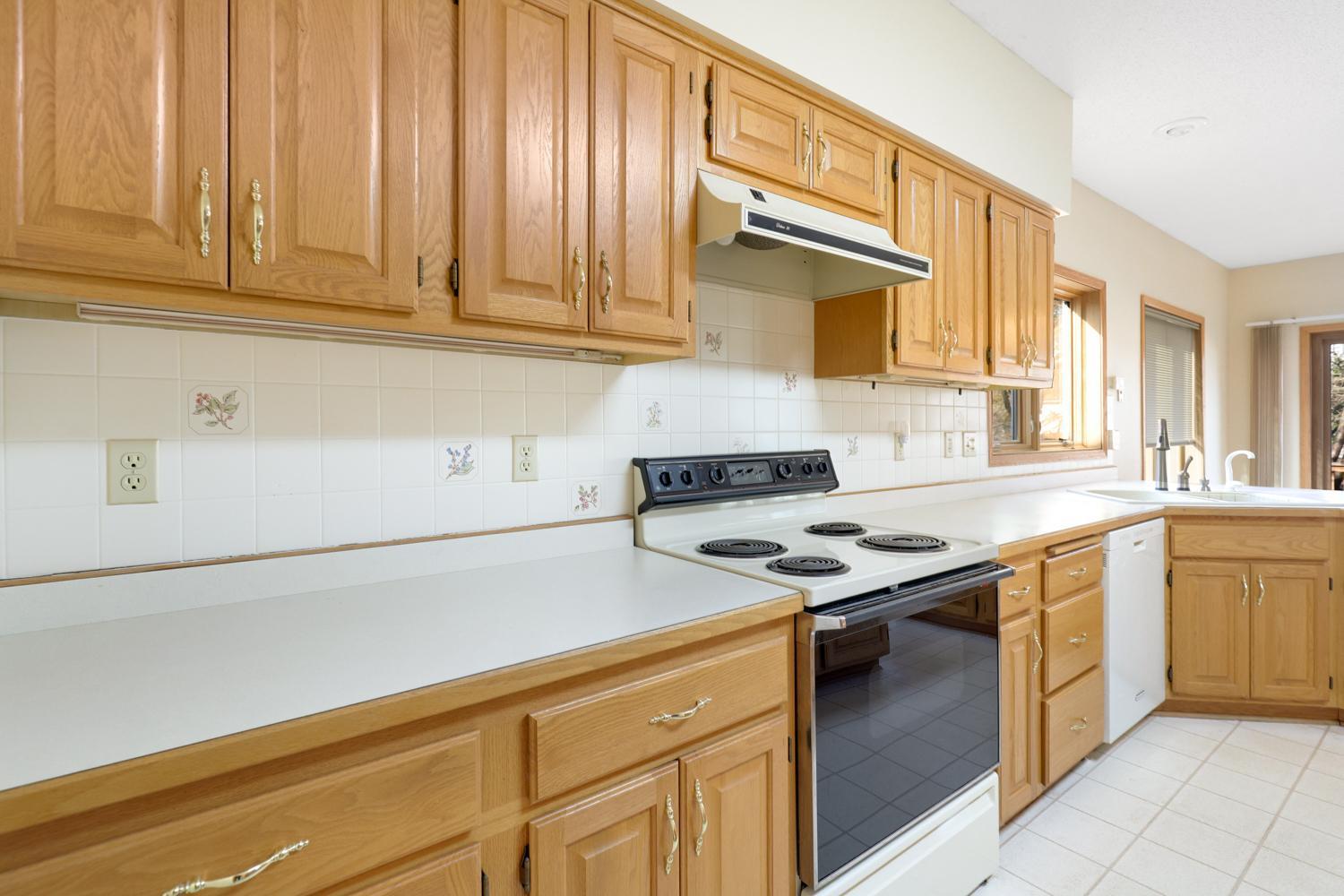 9032 McGuffey Road Eden Prairie, MN 55347 - Photo 10 of 35