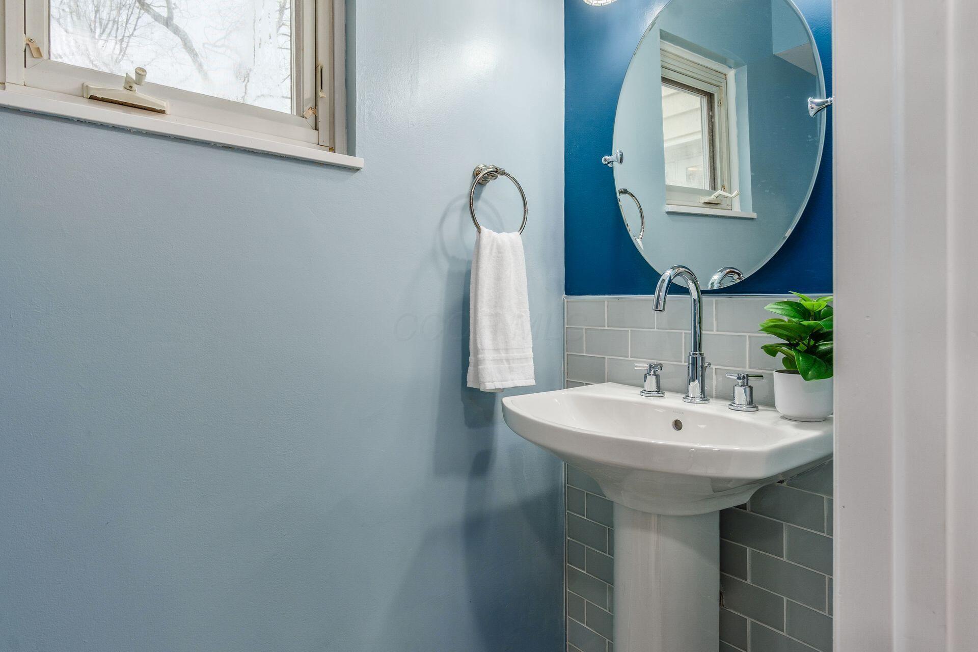 3811 Mann Road Columbus, OH 43230 - Photo 15 of 35 Half Bathroom
