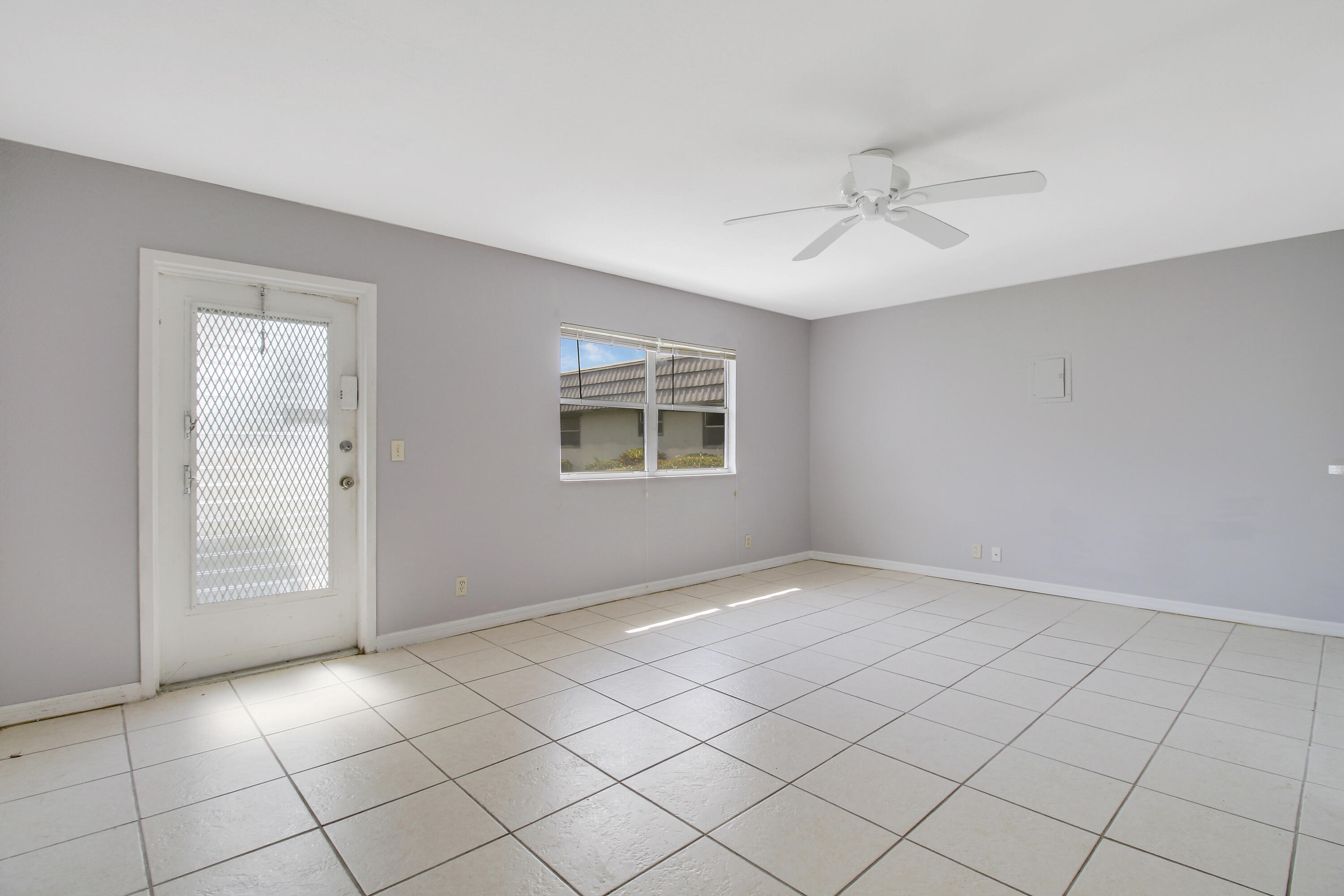 175 Valencia H Delray Beach, FL 33446 - Photo 8 of 19 House-8