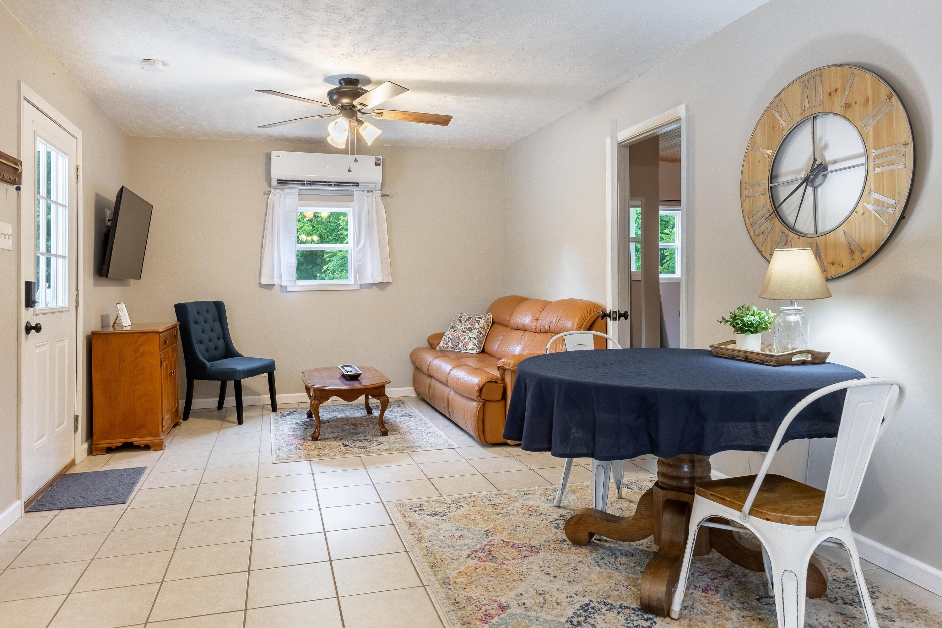 1334-1356 Johnson Road Southeast Cleveland, TN 37323 - Photo 33 of 45 Cottage Living Room