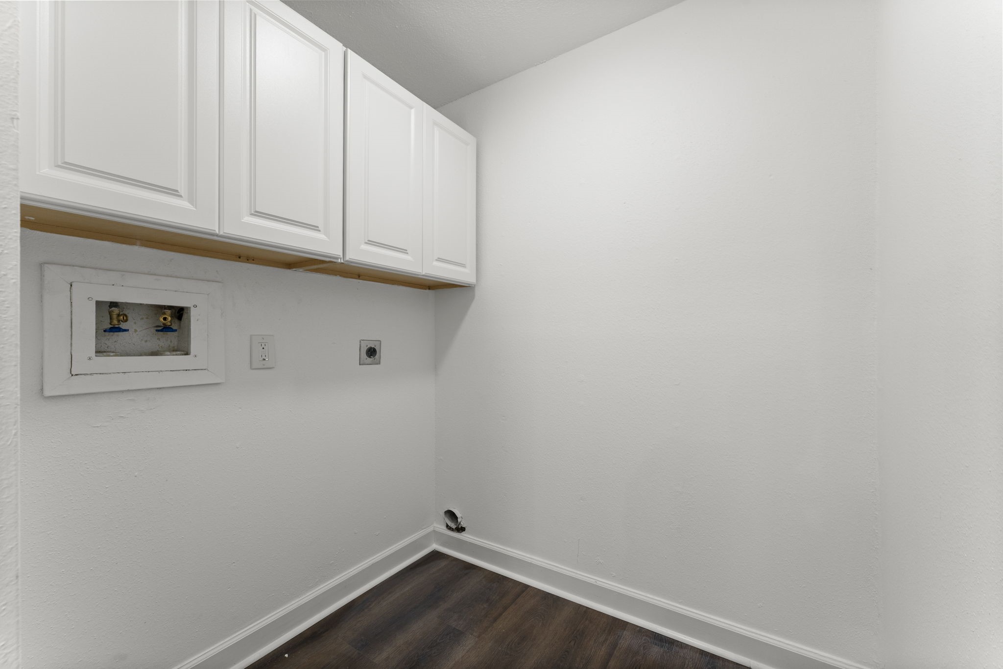 1678 Beaconshire Houston, TX 77077 - Photo 26 of 30 a view of small space with wooden floor