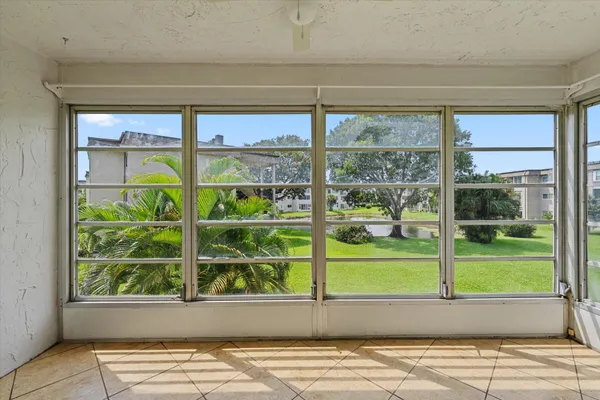 $1,900 | 719 Lori Drive, Unit 204, Palm Springs, FL 33461