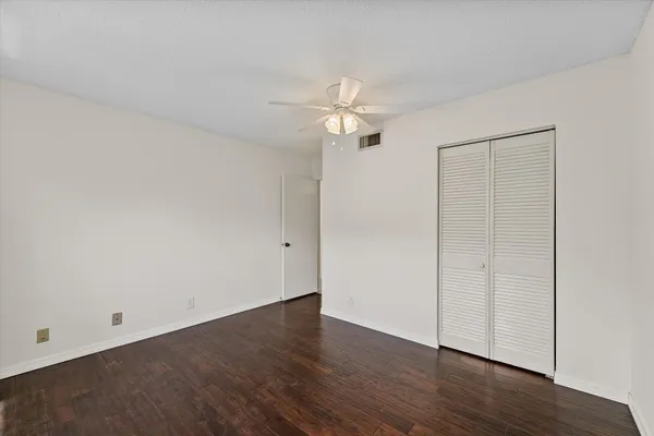 $1,900 | 719 Lori Drive, Unit 204, Palm Springs, FL 33461