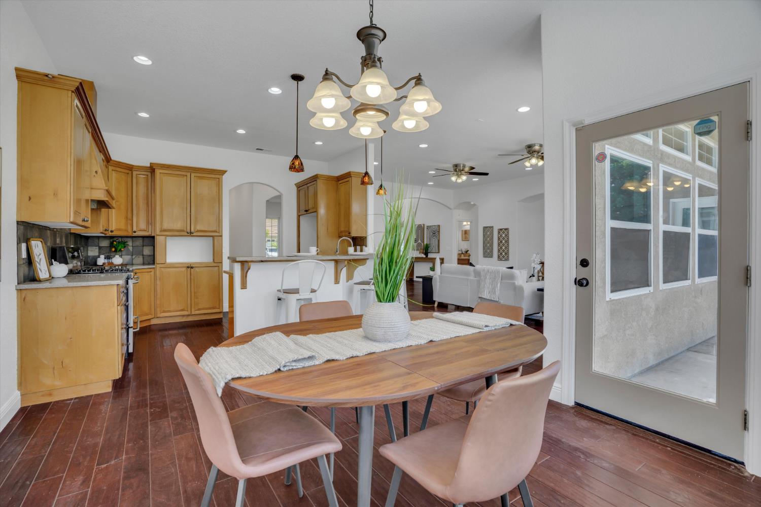 565 Springcreek Place Manteca, CA 95337 - Photo 9 of 35