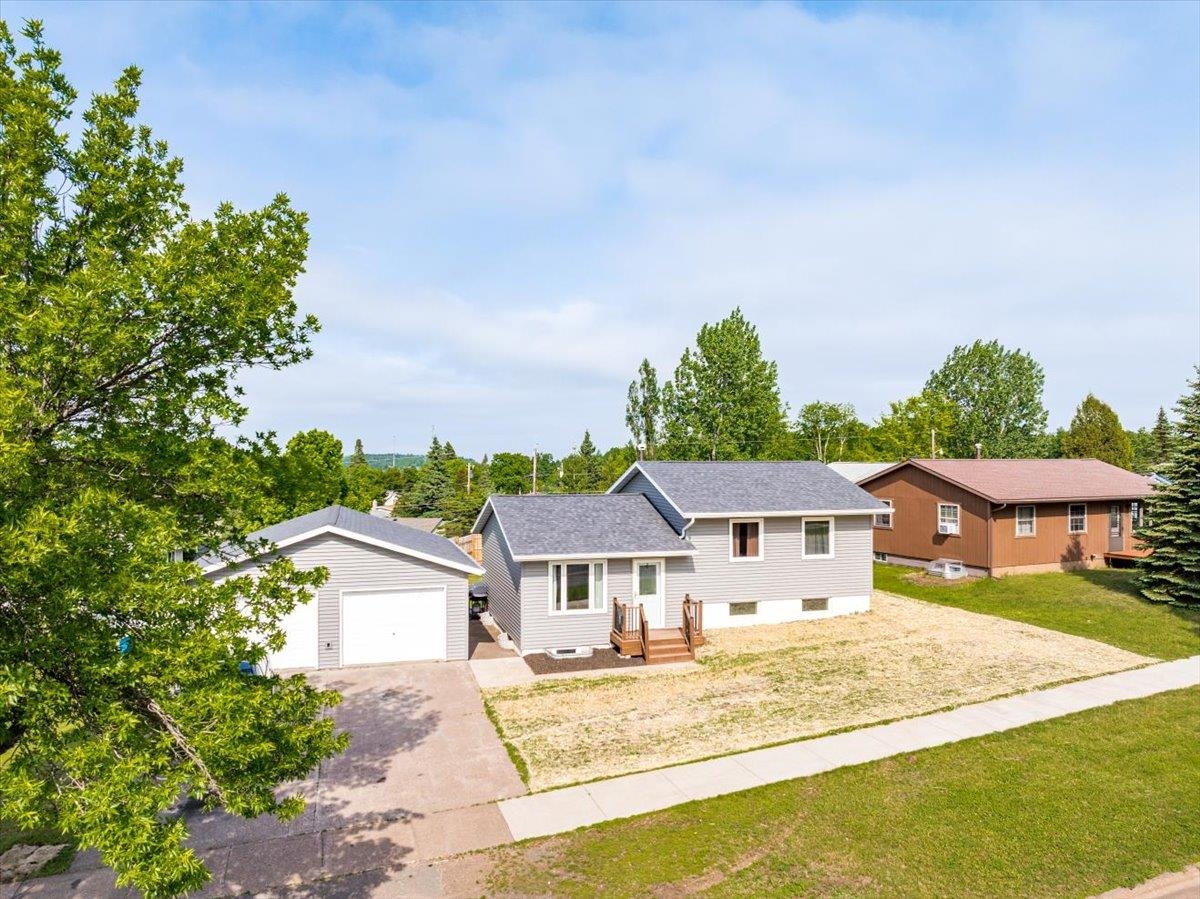 135 Edison Boulevard Silver Bay, MN 55614 - Photo 2 of 34