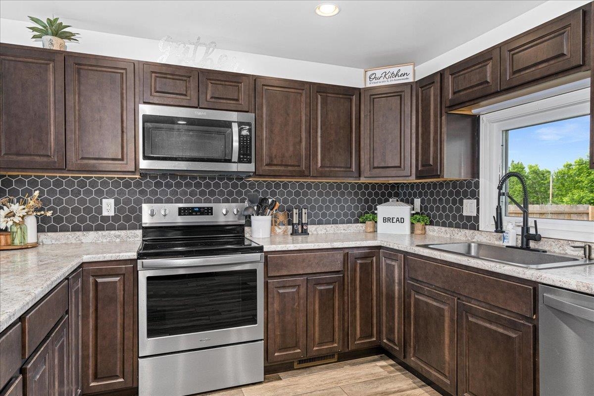 135 Edison Boulevard Silver Bay, MN 55614 - Photo 9 of 34