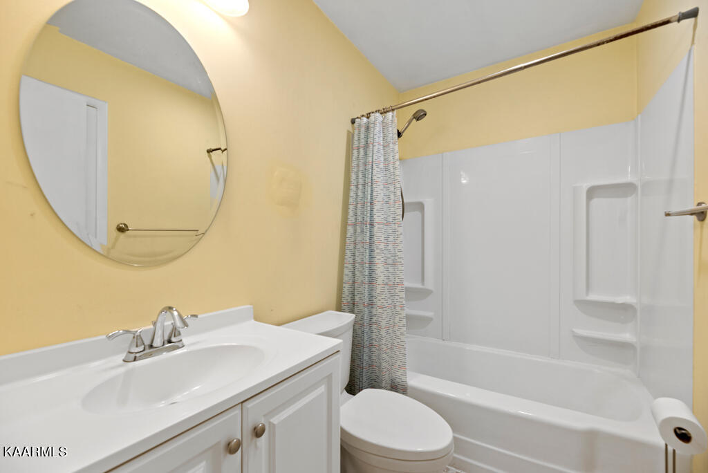 107 Rand Circle Oak Ridge, TN 37830 - Photo 12 of 27 Main Level Bath