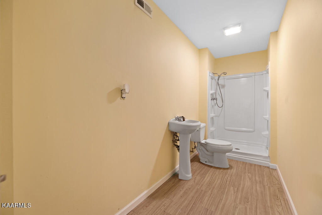 107 Rand Circle Oak Ridge, TN 37830 - Photo 20 of 27 Basement Full Bath