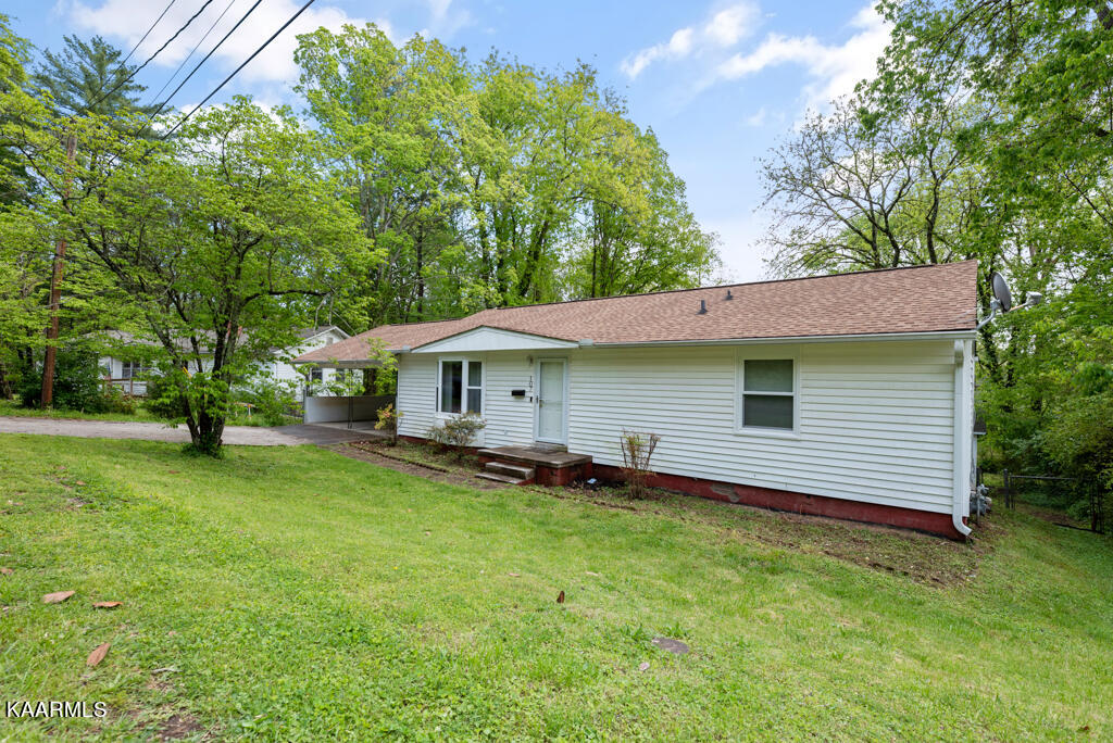 107 Rand Circle Oak Ridge, TN 37830 - Photo 2 of 27 House
