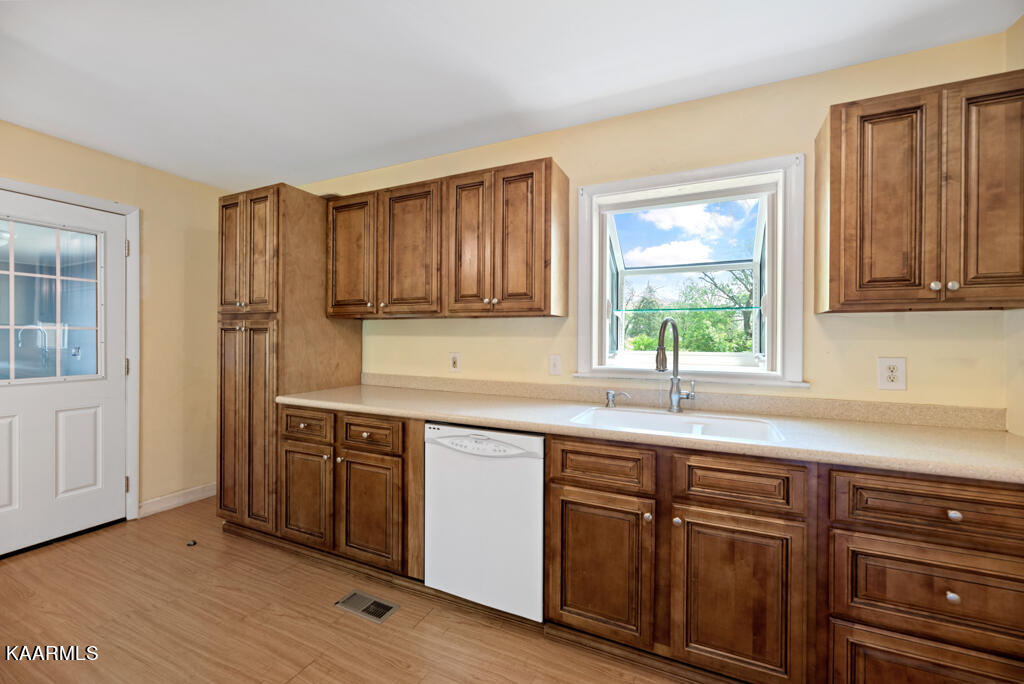 107 Rand Circle Oak Ridge, TN 37830 - Photo 6 of 27 Kitchen