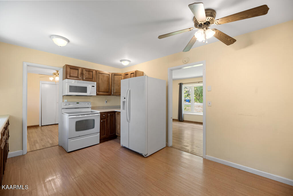 107 Rand Circle Oak Ridge, TN 37830 - Photo 7 of 27 Kitchen