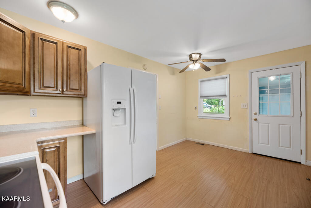 107 Rand Circle Oak Ridge, TN 37830 - Photo 8 of 27 Kitchen/dining