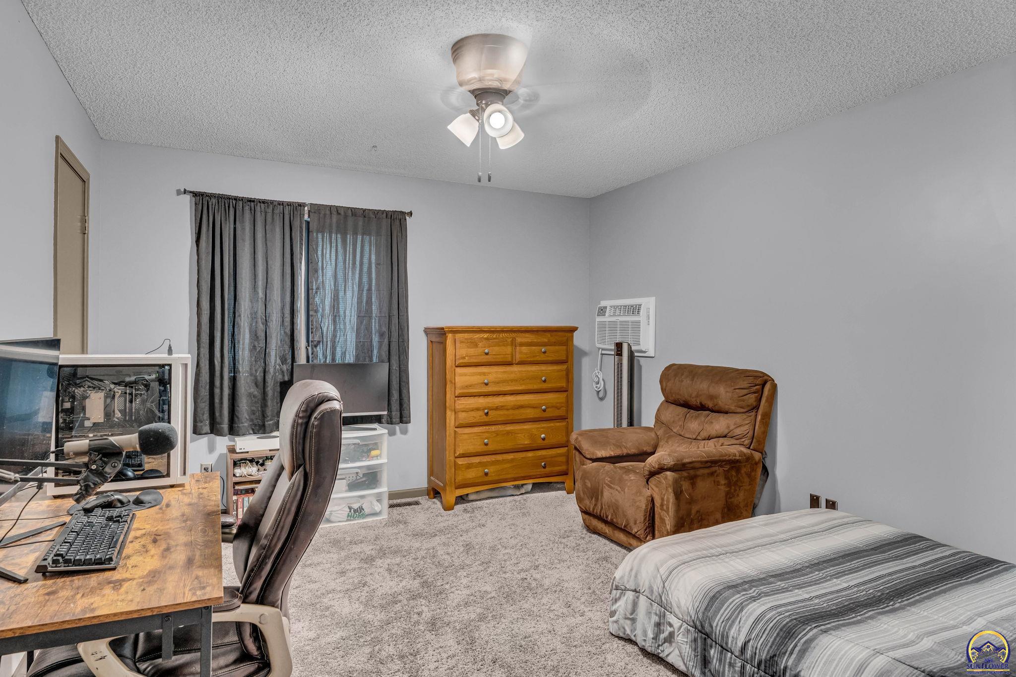 6236 Southwest 25th Street Topeka, KS 66614 - Photo 27 of 53
