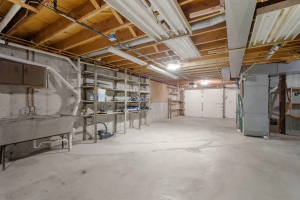 $599,900 | 1324 Rhynie Court, West Bend, WI 53095