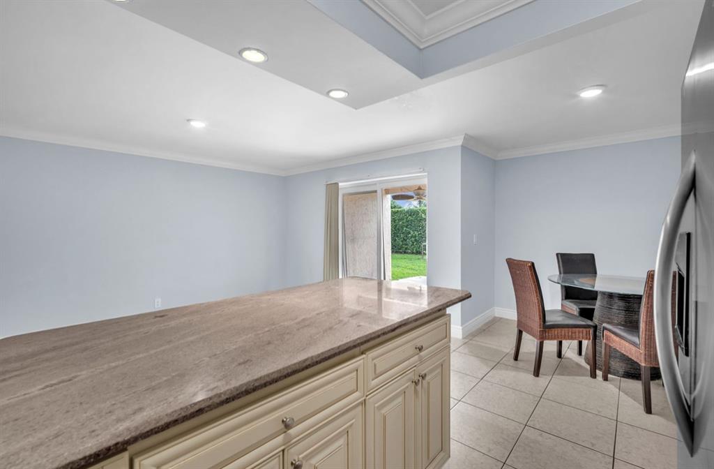 1321 Partridge Close, Unit 60 Pompano Beach, FL 33064 - Photo 14 of 28 a kitchen with a table and chairs