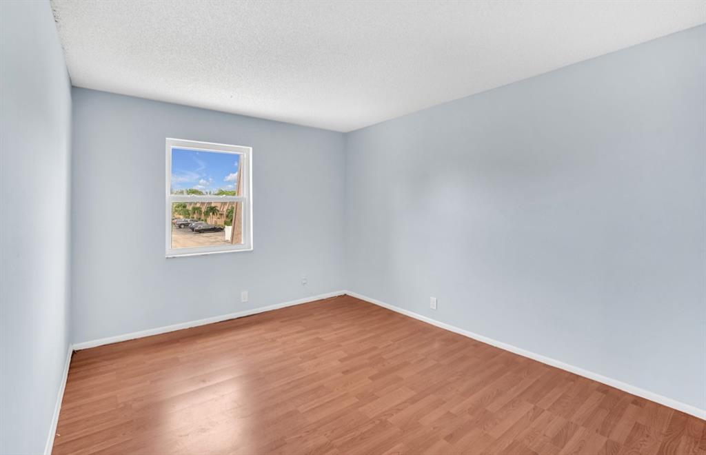 1321 Partridge Close, Unit 60 Pompano Beach, FL 33064 - Photo 19 of 28 an empty room with a painting on the wall