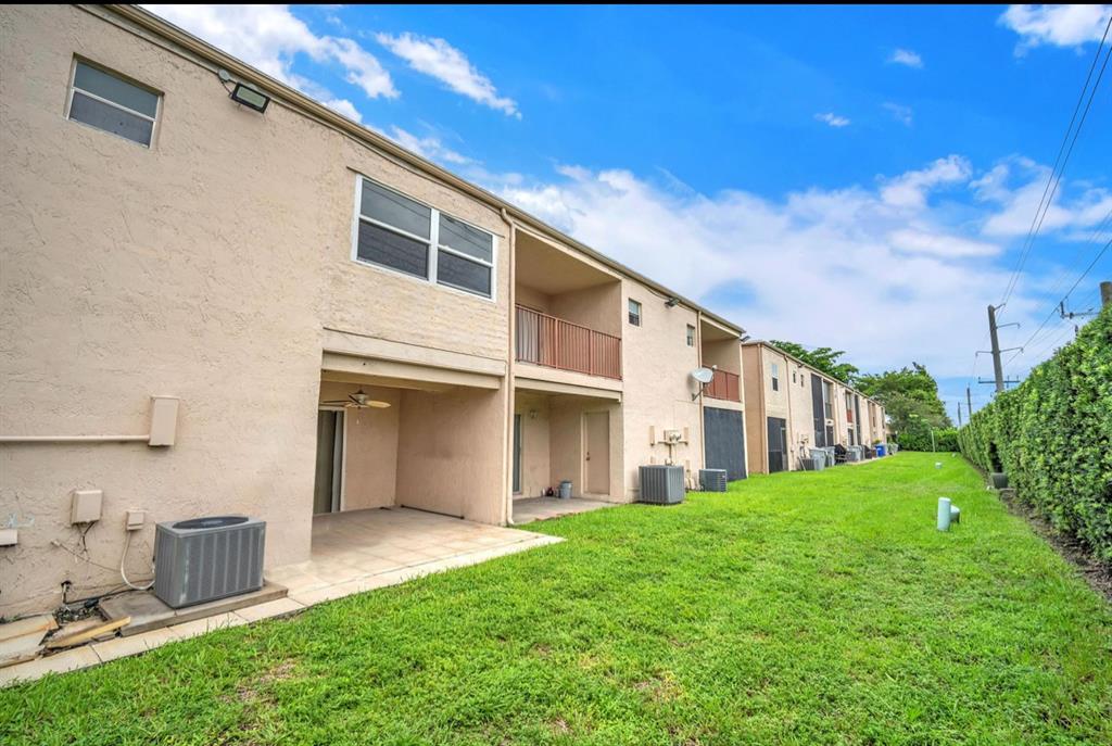 1321 Partridge Close, Unit 60 Pompano Beach, FL 33064 - Photo 3 of 28 a view of an house with backyard space and garden