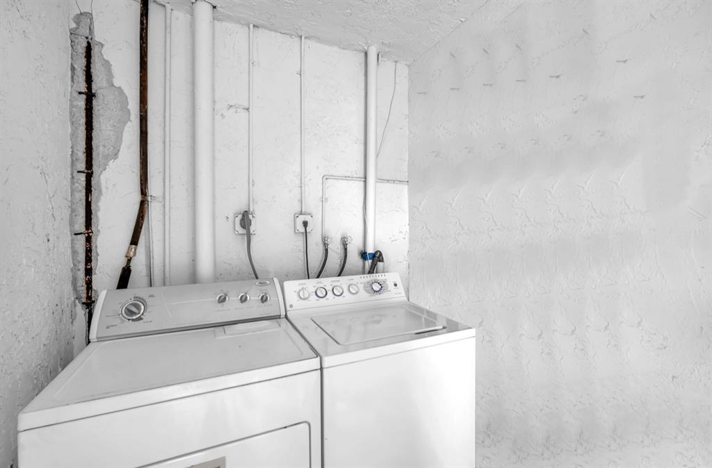 1321 Partridge Close, Unit 60 Pompano Beach, FL 33064 - Photo 4 of 28 a utility room with dryer and washer