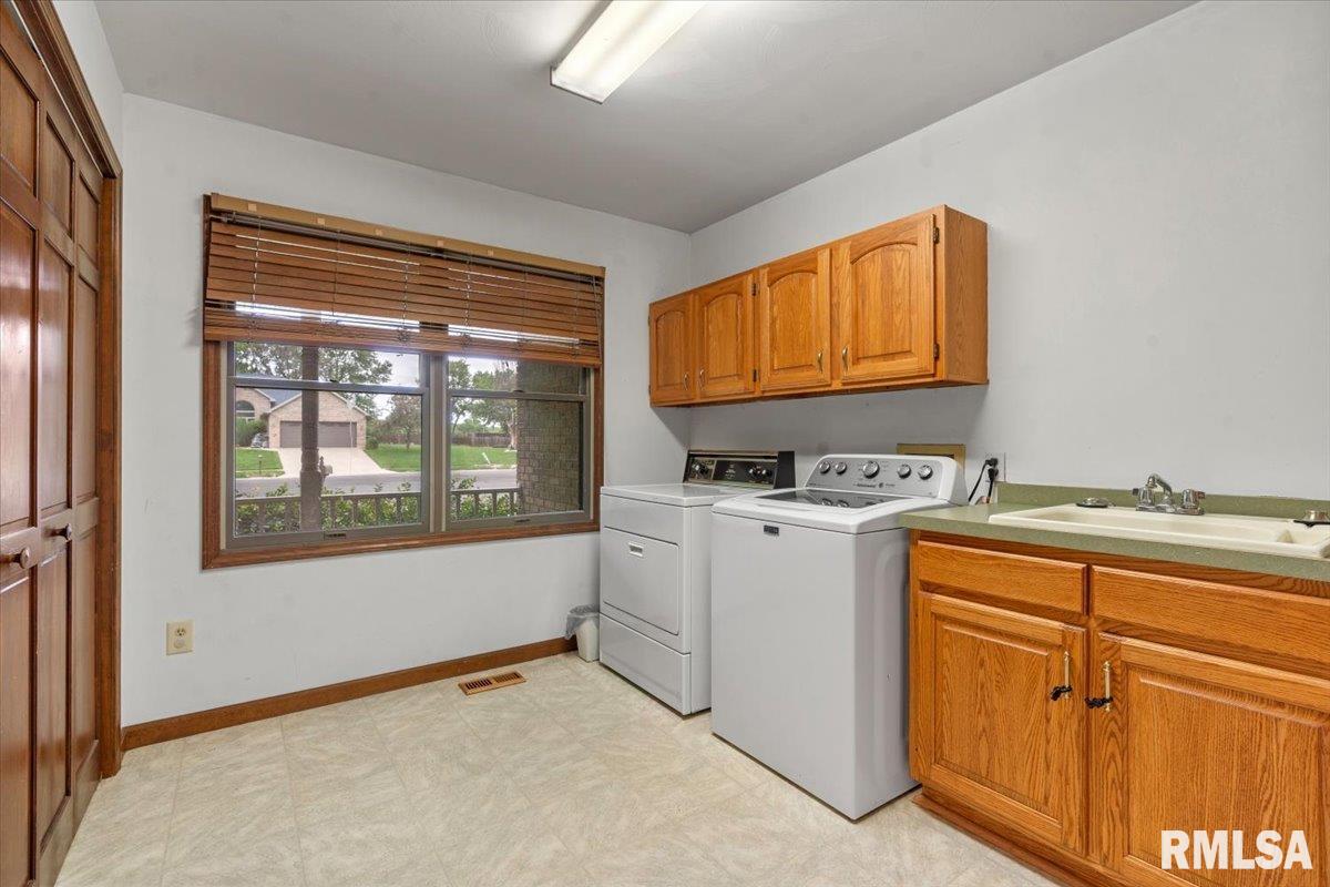 3990 Springer Lane Springfield, IL 62711 - Photo 14 of 47