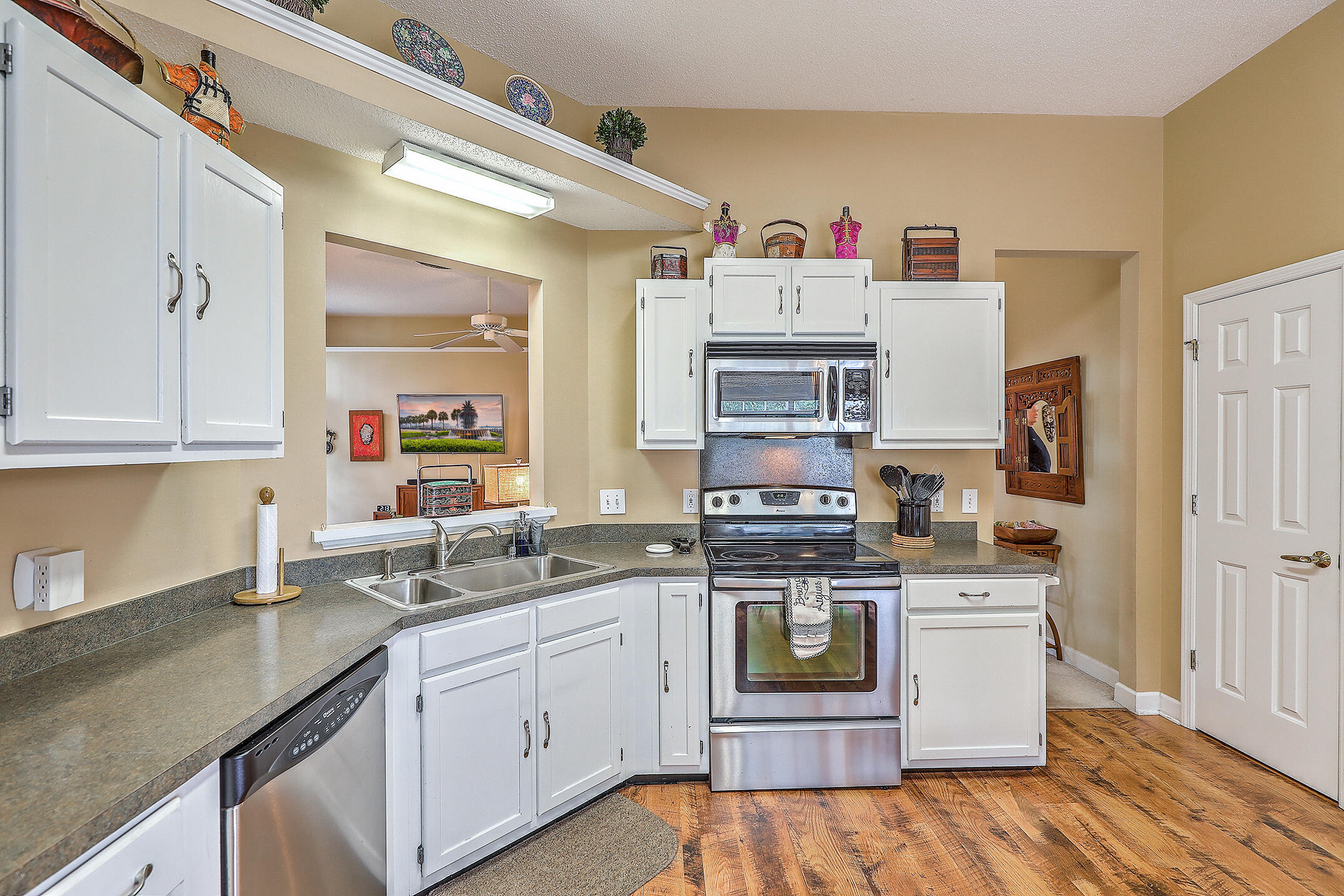 1308 Gilead Road Mount Pleasant, SC 29466 - Photo 11 of 32 Kitchen